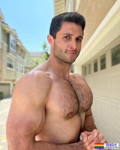 西点军校高材生! 前反情报官员成高人气健身教练:Roberto Portales - 51虹马 西点军校高材生! 前反情报官员成高人气健身教练:Roberto Portales - 51虹马