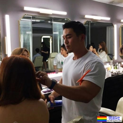 肌情四射洗剪吹！勐男欧巴髮型师：Tim park - 51虹马