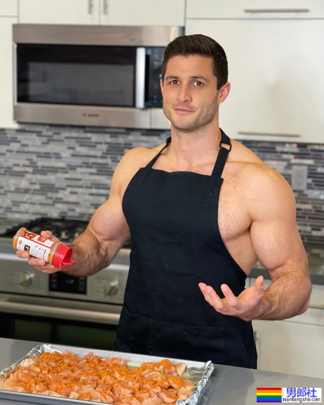 西点军校高材生! 前反情报官员成高人气健身教练:Roberto Portales - 51虹马 西点军校高材生! 前反情报官员成高人气健身教练:Roberto Portales - 51虹马