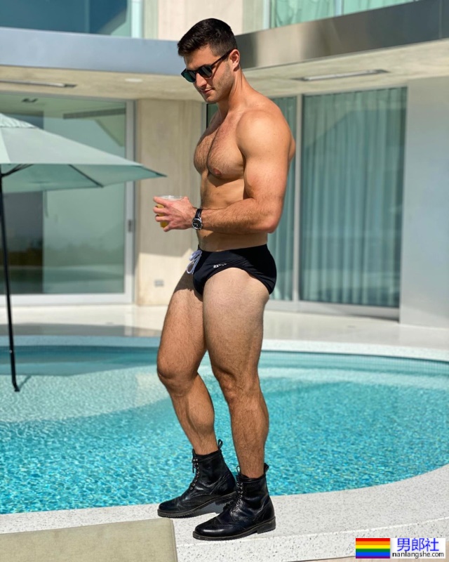 西点军校高材生! 前反情报官员成高人气健身教练:Roberto Portales - 51虹马 西点军校高材生! 前反情报官员成高人气健身教练:Roberto Portales - 51虹马