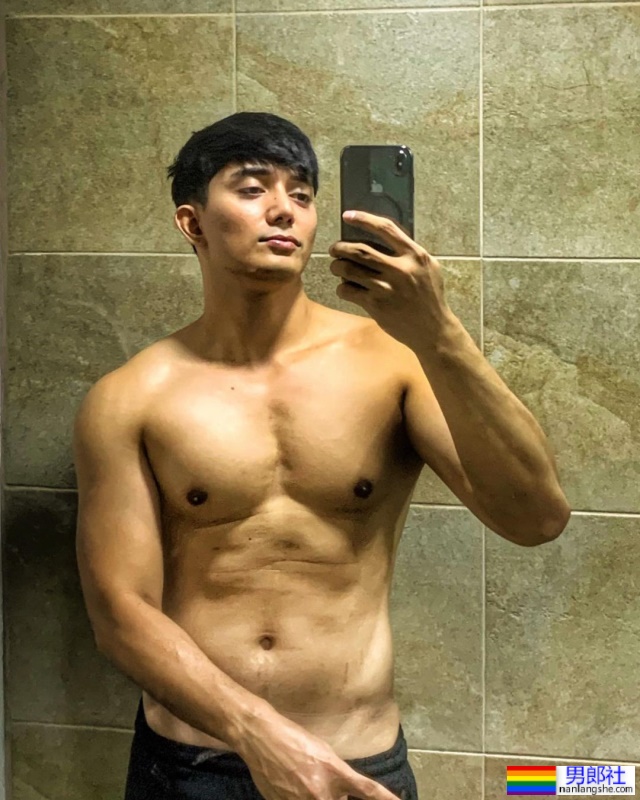 我自己就是活招牌！ 菲演员成了选美指导教练：EJ Malik - 51虹马