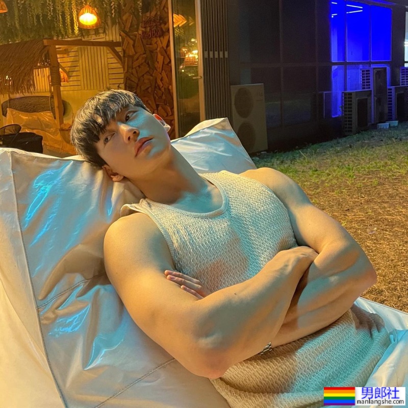 哥就是不爱看镜头！喜欢和哥儿们耍可爱的欧巴：Daolum - 51虹马