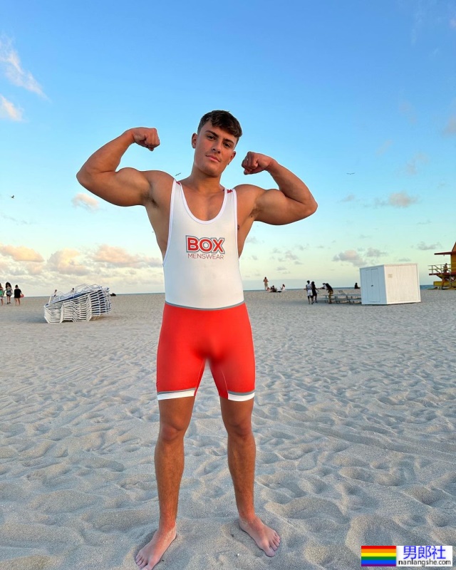 脚控就爱他的大脚丫 ！基情系幽默网黄：Juicy James - 51虹马