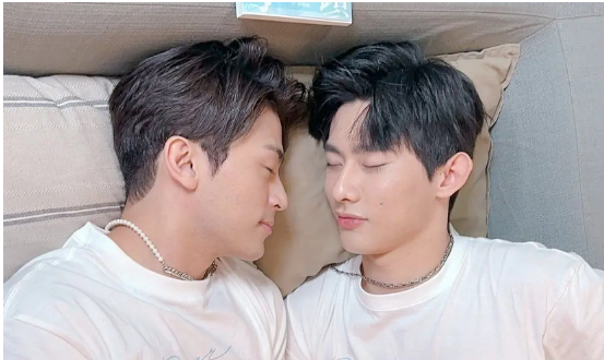 《奇迹》品学兼优的小白路上捡了受伤的黑道肌肉男-51虹马