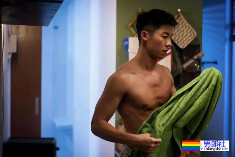 许光汉的屁股今天被看光了，网友直呼：这牺牲也太大了吧！ - 51虹马