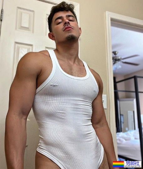 「紧身连体衣」成同志时尚新潮流?10位IG网红教你如何摆弄性感大鵰包 - 51虹马 「紧身连体衣」成同志时尚新潮流?10位IG网红教你如何摆弄性感大鵰包 - 51虹马