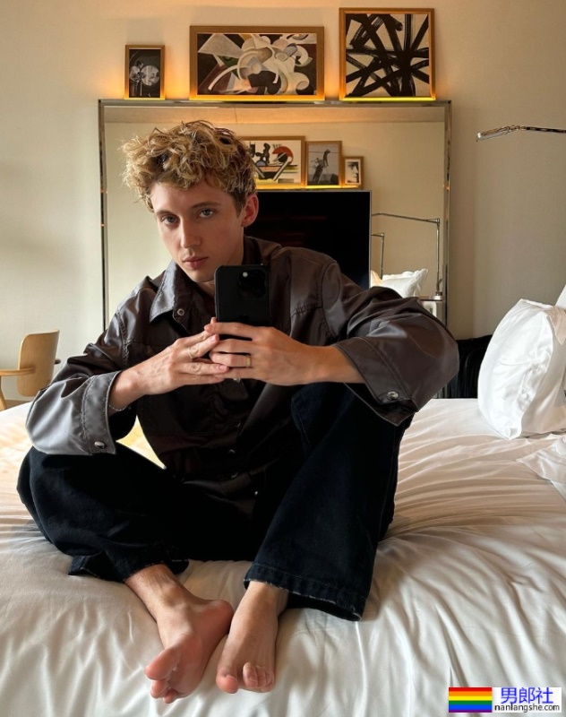 Troye Sivan《Rush》MV遭轰「缺乏身体多样性」！无奈发声：我对自己身材也很不安 - 51虹马
