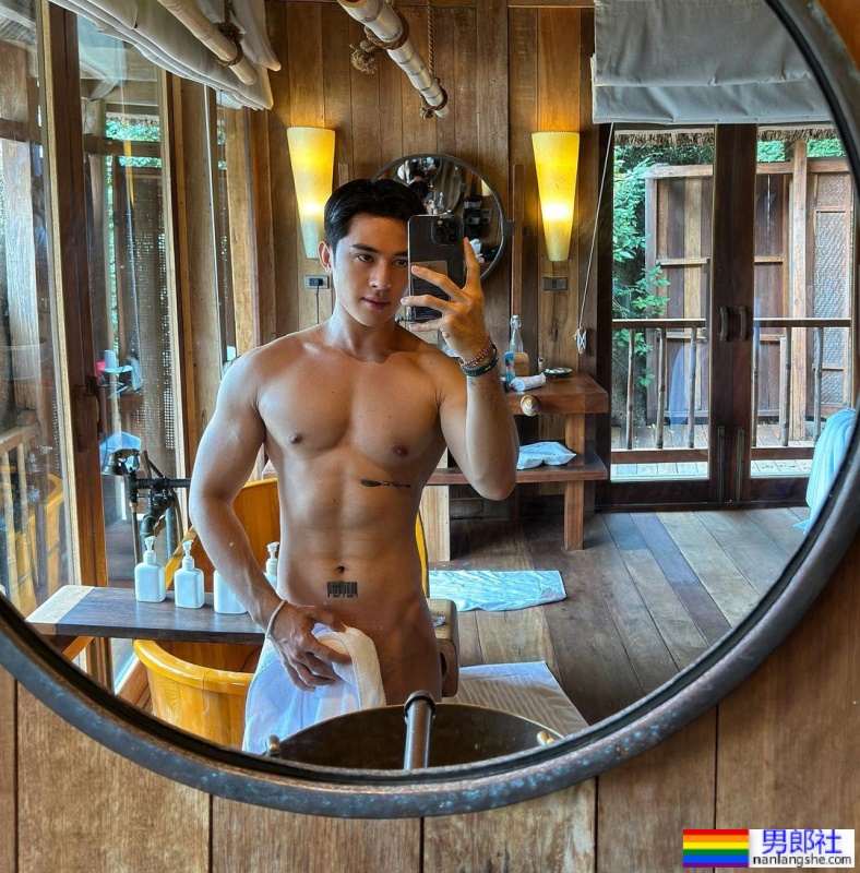 条码刺青炫腹！想「刷」一下越南潮男：Kyo Tran - 51虹马