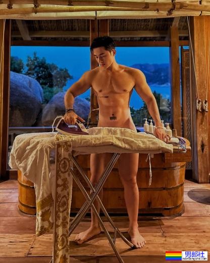 条码刺青炫腹！想「刷」一下越南潮男：Kyo Tran - 51虹马