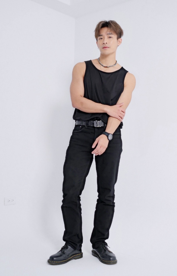 专访｜同志最想掰弯的天菜！ 「刺刺」写真露尺寸：「常被称赞顶很深。」 - 51虹马