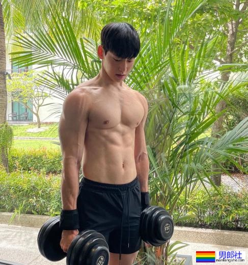 哥就是不爱看镜头！喜欢和哥儿们耍可爱的欧巴：Daolum - 51虹马