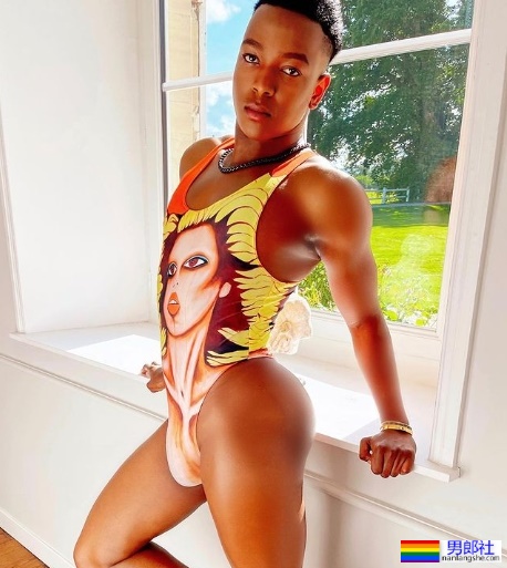 「紧身连体衣」成同志时尚新潮流?10位IG网红教你如何摆弄性感大鵰包 - 51虹马 「紧身连体衣」成同志时尚新潮流?10位IG网红教你如何摆弄性感大鵰包 - 51虹马