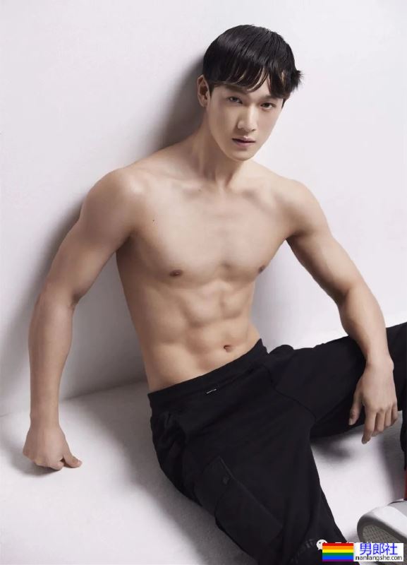 内娱新晋男菩萨来了！华中科技大学寸头小哥李昀锐洗澡片段来了！ - 51虹马