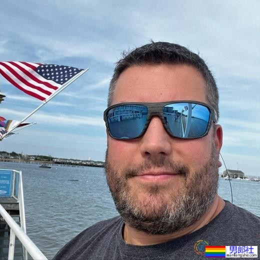 相差27岁，壮熊警官与奶狗弟弟共谱忘年恋 - 51虹马