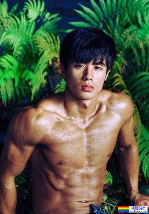 台大校草最新肌肉写真,网友:能好好穿裤子吗? - 51虹马 台大校草最新肌肉写真,网友:能好好穿裤子吗? - 51虹马