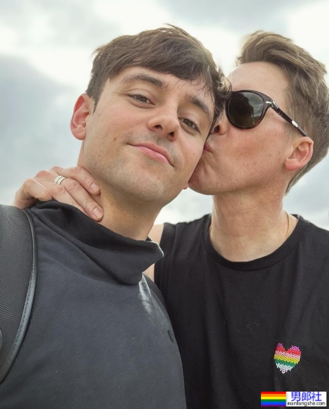 跳水王子Tom Daley回归跳水!曝练习「对身体造成冲击」:但2024要挑战最后一次奥运 - 51虹马 跳水王子Tom Daley回归跳水!曝练习「对身体造成冲击」:但2024要挑战最后一次奥运 - 51虹马