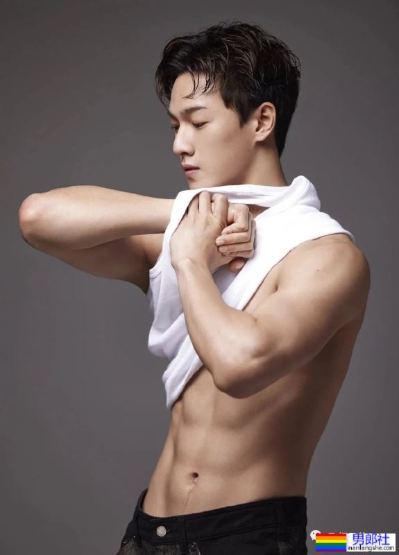 内娱新晋男菩萨来了！华中科技大学寸头小哥李昀锐洗澡片段来了！ - 51虹马