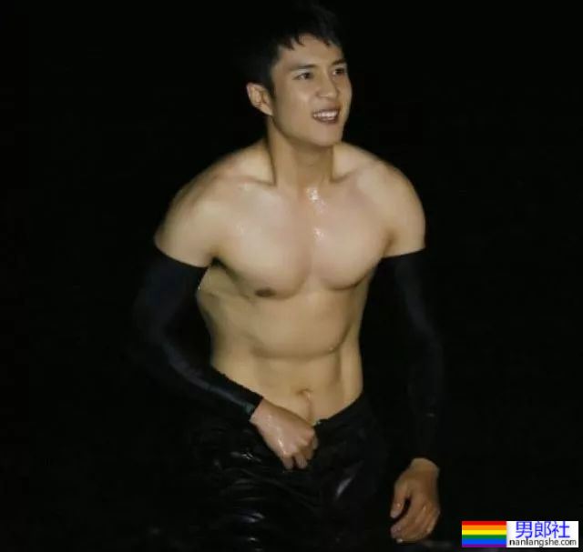 鲜肉男星韩东君穿正装太紧!强大实力藏不住了! - 51虹马 鲜肉男星韩东君穿正装太紧!强大实力藏不住了! - 51虹马