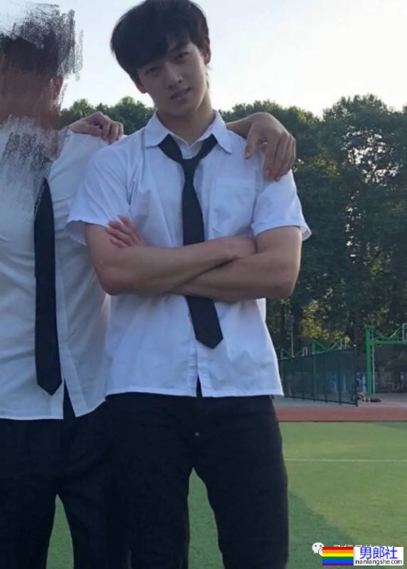 内娱新晋男菩萨来了！华中科技大学寸头小哥李昀锐洗澡片段来了！ - 51虹马