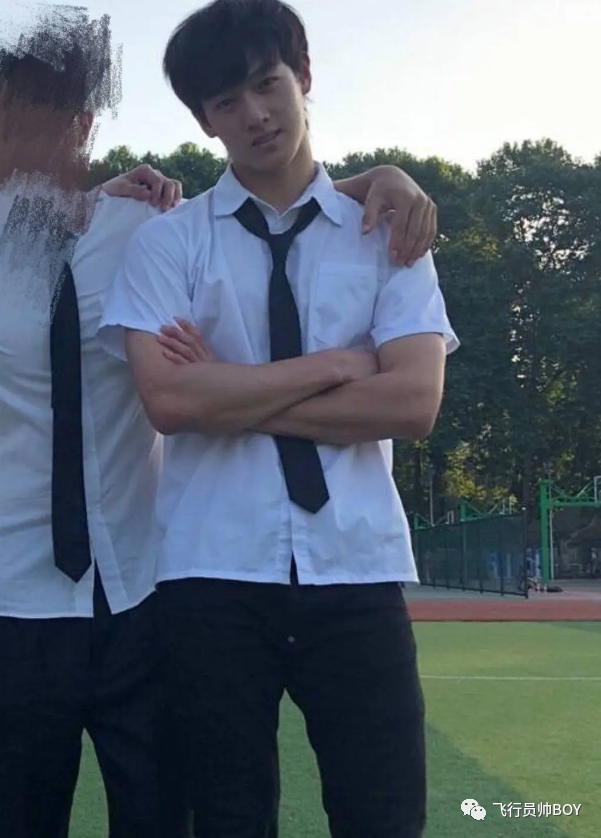 内娱新晋男菩萨来了！华中科技大学寸头小哥李昀锐洗澡片段来了！ - 51虹马