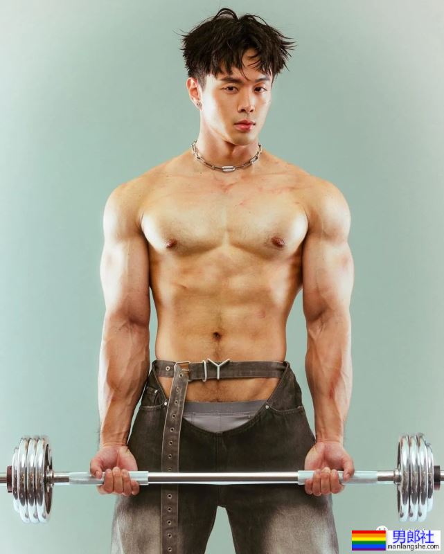 台大校草最新肌肉写真,网友:能好好穿裤子吗? - 51虹马 台大校草最新肌肉写真,网友:能好好穿裤子吗? - 51虹马