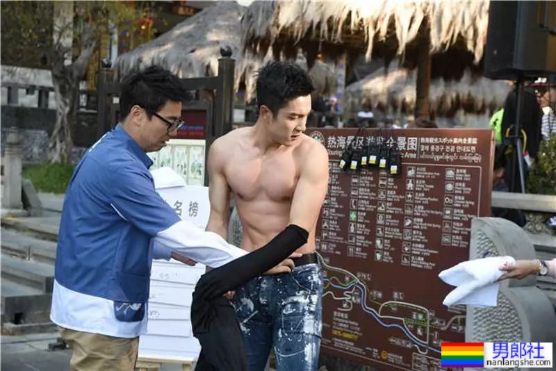 鲜肉男星韩东君穿正装太紧!强大实力藏不住了! - 51虹马 鲜肉男星韩东君穿正装太紧!强大实力藏不住了! - 51虹马