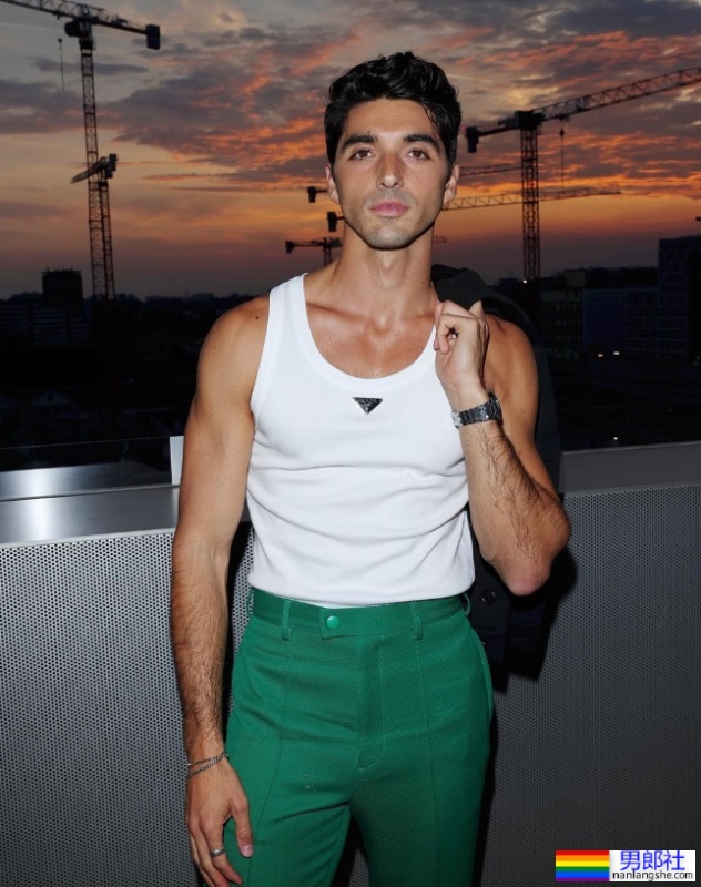 《王室绯闻守则》美国总统儿子「露毛茸茸屁股」掀热议！导演曝背后故事被赞爆 - 51虹马