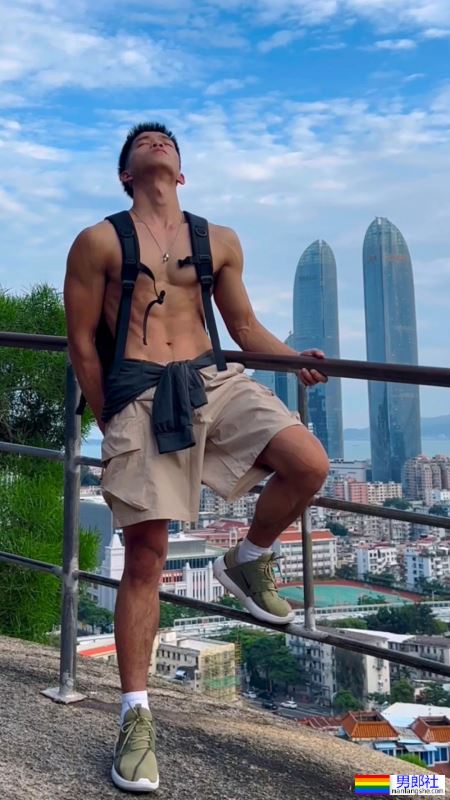 不穿衣服的肌肉司机，副驾你做不做？ - 51虹马