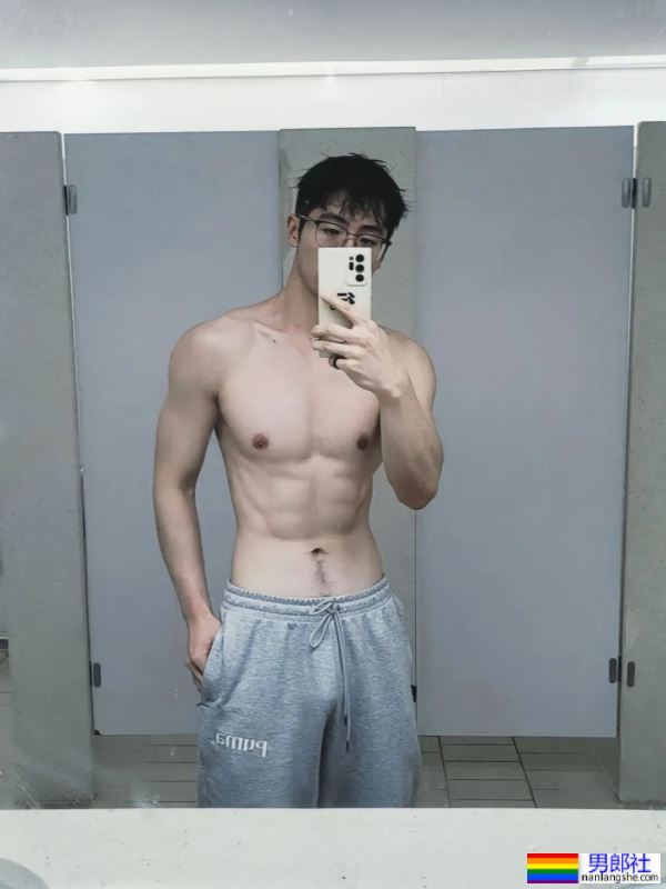 灰裤子果然是男人最性感的装备！ - 51虹马