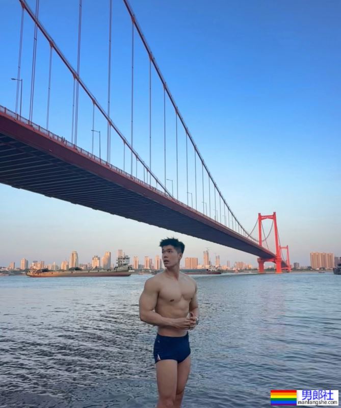 无法拒绝这样的泳裤小哥，太爱了！ - 51虹马