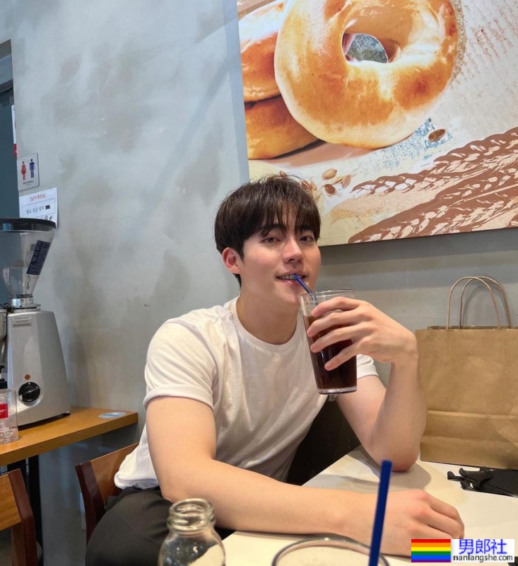 鲜肉|挖空裤档让你看个够!韩国男模大解放:高兑源 - 51虹马 鲜肉|挖空裤档让你看个够!韩国男模大解放:高兑源 - 51虹马