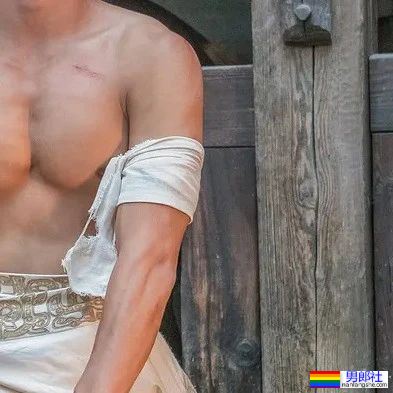 内娱新晋男菩萨来了！华中科技大学寸头小哥李昀锐洗澡片段来了！ - 51虹马