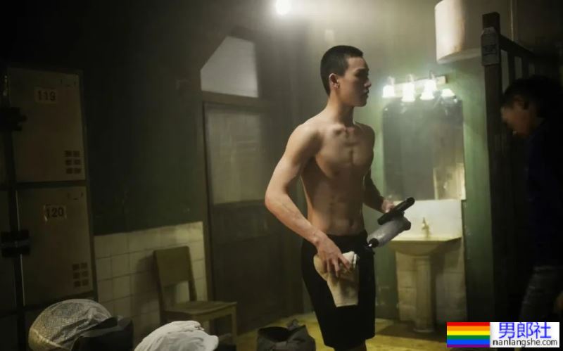 内娱新晋男菩萨来了！华中科技大学寸头小哥李昀锐洗澡片段来了！-51虹马