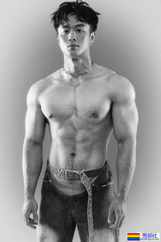 台大校草最新肌肉写真，网友：能好好穿裤子吗？-51虹马