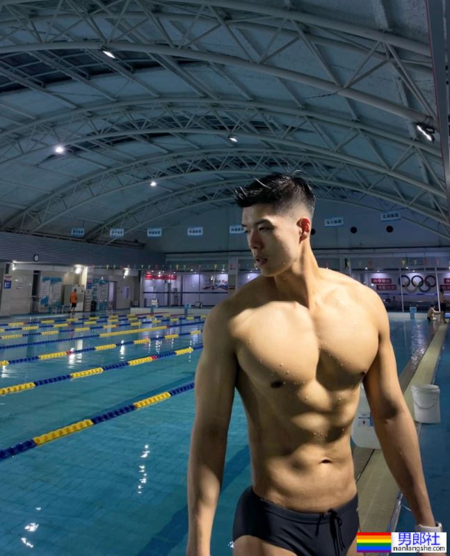 无法拒绝这样的泳裤小哥，太爱了！-51虹马