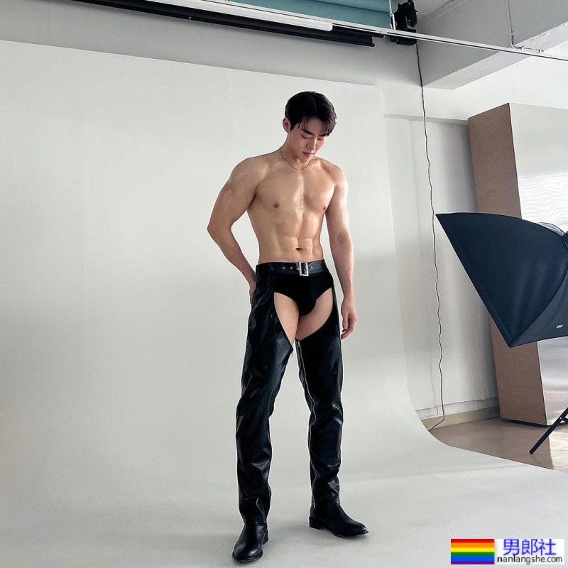 鲜肉|挖空裤档让你看个够!韩国男模大解放:高兑源-51虹马