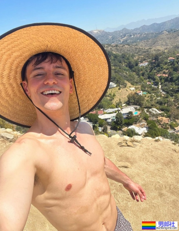 跳水王子Tom Daley回归跳水!曝练习「对身体造成冲击」:但2024要挑战最后一次奥运 - 51虹马 跳水王子Tom Daley回归跳水!曝练习「对身体造成冲击」:但2024要挑战最后一次奥运 - 51虹马