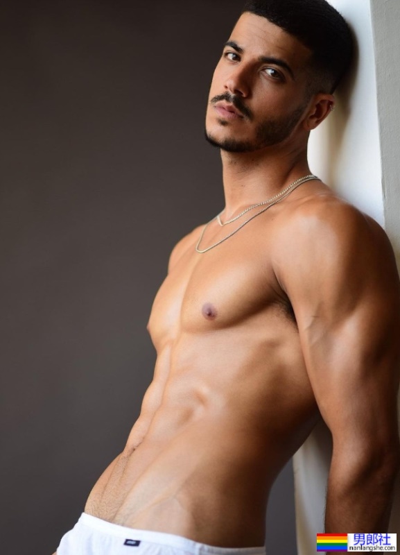 以色列歌手Ayal Mazaki把出柜心路变成一首歌：不希望有人跟我一样浪费10年生命-51虹马