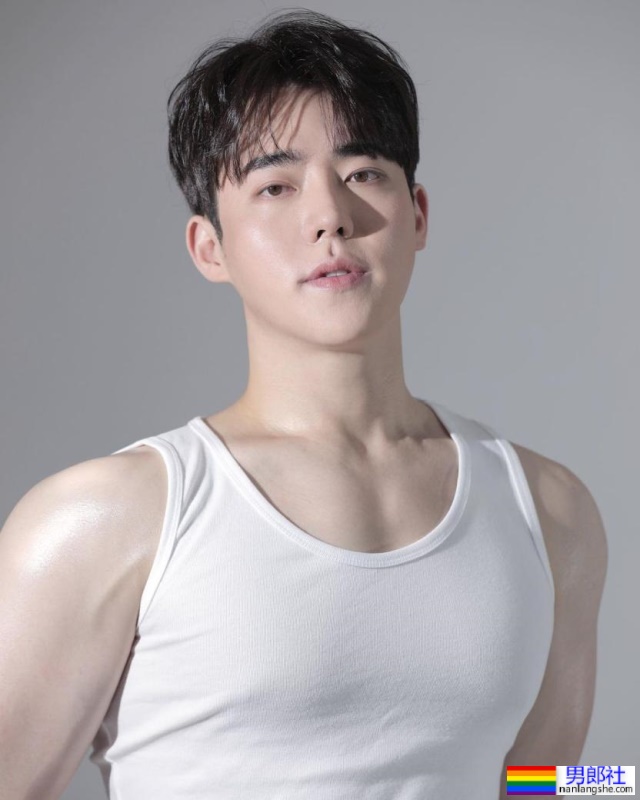 鲜肉|挖空裤档让你看个够!韩国男模大解放:高兑源 - 51虹马 鲜肉|挖空裤档让你看个够!韩国男模大解放:高兑源 - 51虹马