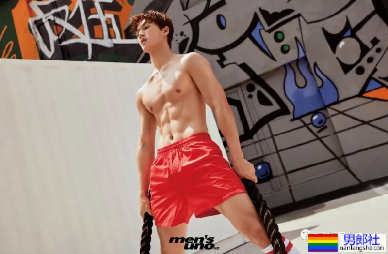 内娱新晋男菩萨来了！华中科技大学寸头小哥李昀锐洗澡片段来了！ - 51虹马