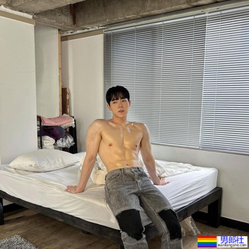 鲜肉|挖空裤档让你看个够!韩国男模大解放:高兑源 - 51虹马 鲜肉|挖空裤档让你看个够!韩国男模大解放:高兑源 - 51虹马