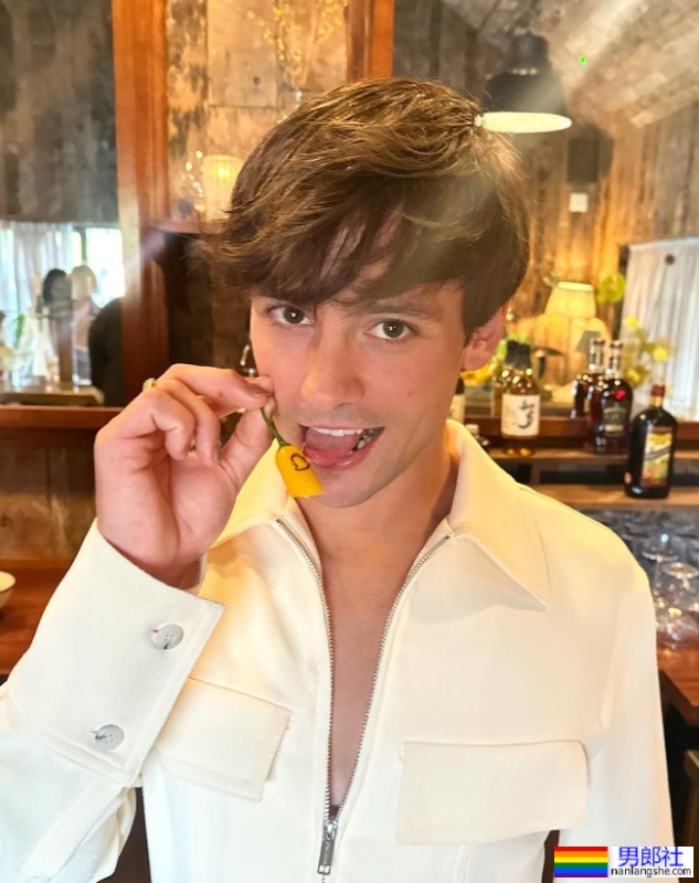 跳水王子Tom Daley回归跳水!曝练习「对身体造成冲击」:但2024要挑战最后一次奥运 - 51虹马 跳水王子Tom Daley回归跳水!曝练习「对身体造成冲击」:但2024要挑战最后一次奥运 - 51虹马