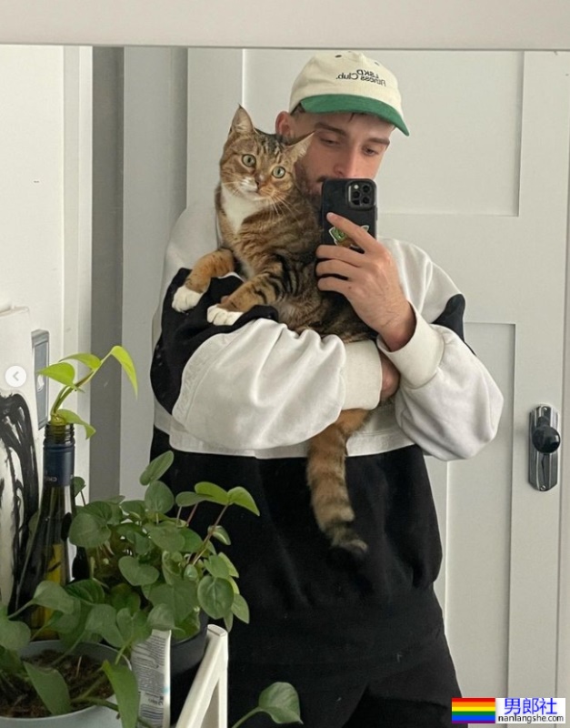 同志体操运动员Heath Thorpe打破常规夺冠!疯狂晒猫引网暴动:他跟猫谁比较美? - 51虹马 同志体操运动员Heath Thorpe打破常规夺冠!疯狂晒猫引网暴动:他跟猫谁比较美? - 51虹马