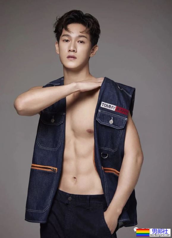 内娱新晋男菩萨来了！华中科技大学寸头小哥李昀锐洗澡片段来了！ - 51虹马