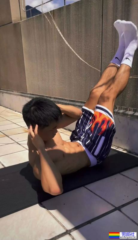 不穿衣服的肌肉司机，副驾你做不做？ - 51虹马