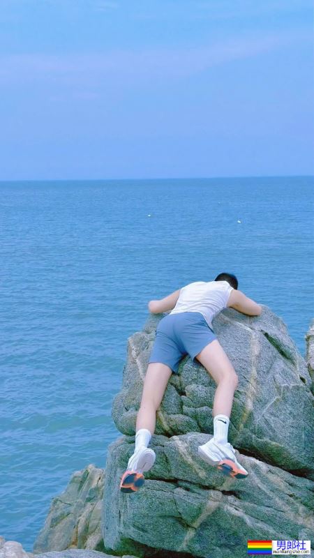 靠翘臀俘获上万网友！北京30岁小哥的裤子太紧了！ - 51虹马