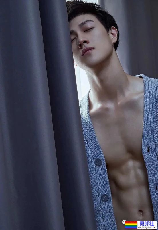 内娱新晋男菩萨来了！华中科技大学寸头小哥李昀锐洗澡片段来了！ - 51虹马