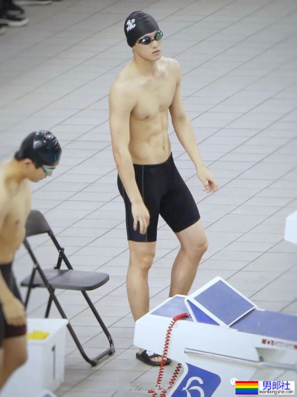 内娱新晋男菩萨来了！华中科技大学寸头小哥李昀锐洗澡片段来了！ - 51虹马