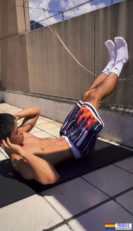 不穿衣服的肌肉司机，副驾你做不做？ - 51虹马