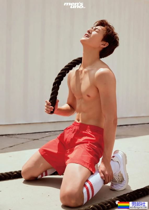 内娱新晋男菩萨来了！华中科技大学寸头小哥李昀锐洗澡片段来了！ - 51虹马